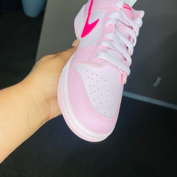 Nike dunks triple pink multiple size ( scamers stop i dnt text outside app) - Picture 9 of 9